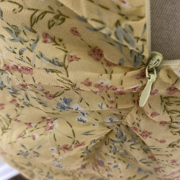 PALE BUTTER YELLOW FLORAL MILKMAID MABLE DRESS WRAP TOP W/ROUCHED SKIRT KEYHOLE - Picture 12 of 12